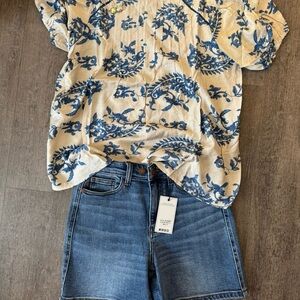 She plus sky - floral blue and white blouse